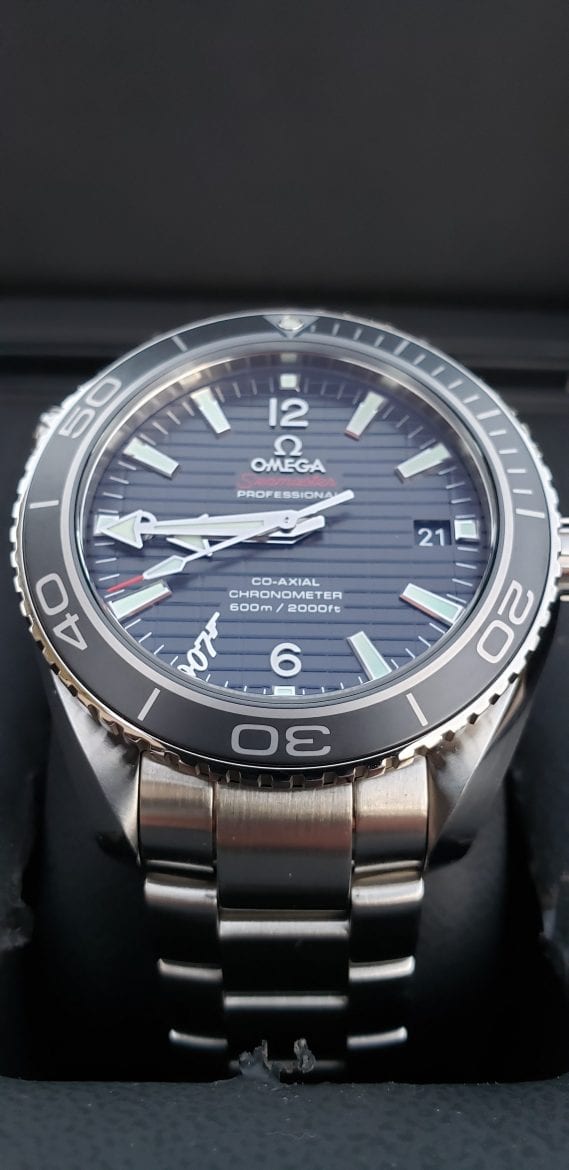 Omega Seamaster Skyfall dial photo