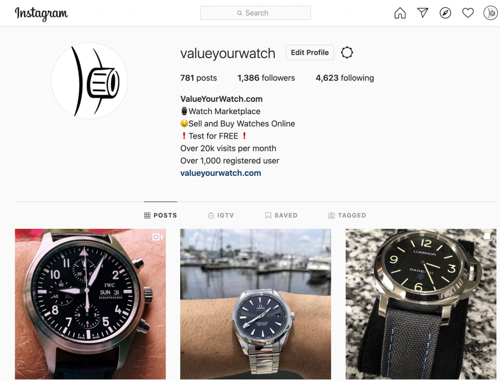 A screenshot of a cell phone and a clock
Description automatically generated
